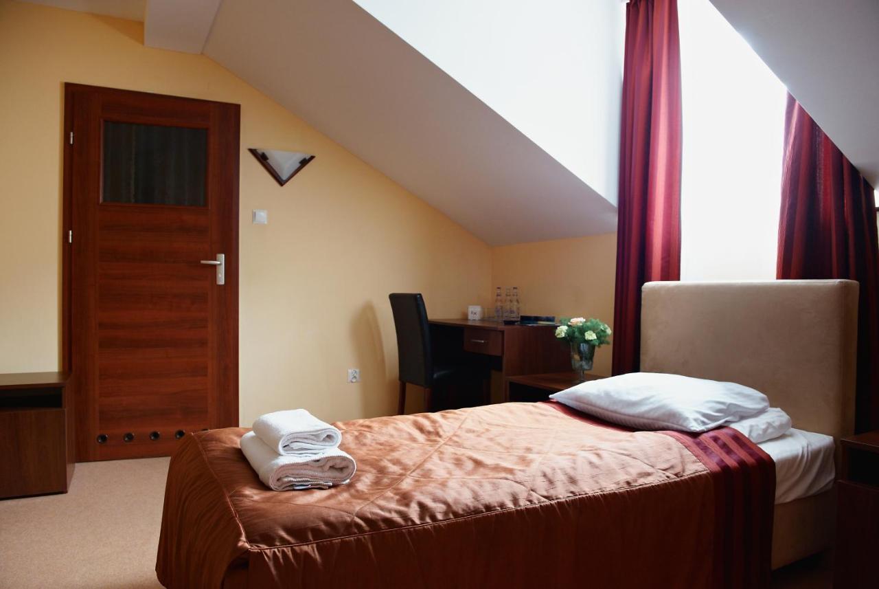 Hotel Marina Nielisz Экстерьер фото